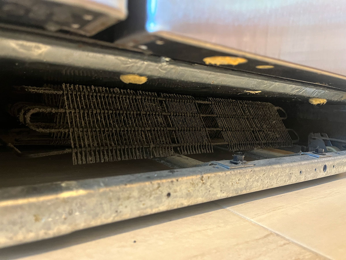 dirty refrigerator coils that need cleaning